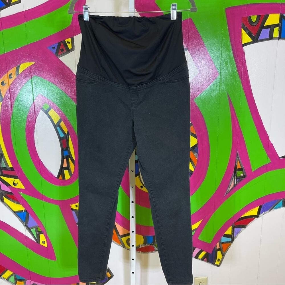 Isabel Maternity, Skinny Over the Belly Jeans, Black. Size 6. Good used cond!